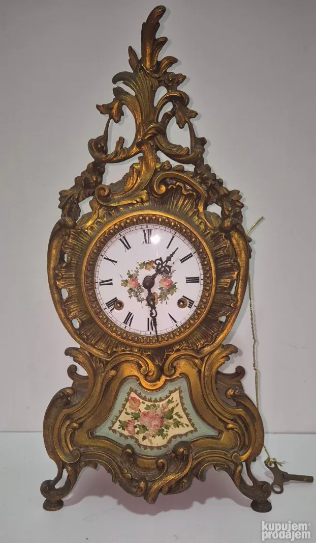 Prelep stari oslikani komodni mesingani sat Luj XV - 1