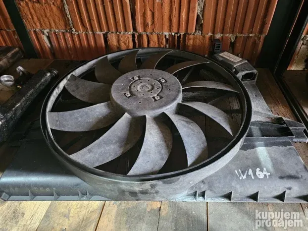 A1645000493 A1645000593 W164 W251 ML R-klasse Ventilator Fan OM642 A1645000493 A1645000593 W164 W251 ML R-klasse Ventilator Fan OM642