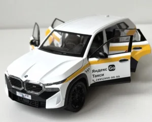 Bmw XM 1/24 Beli Metalni