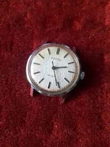 Wostok Reljef beli 2209 SSSR