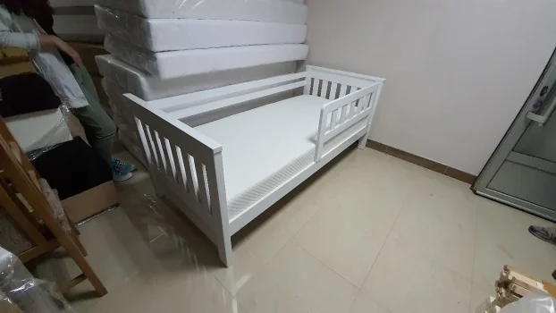 Krevet Sofa Vertikal beli bukva