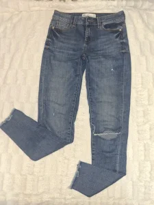 Zara uske farmerke 34