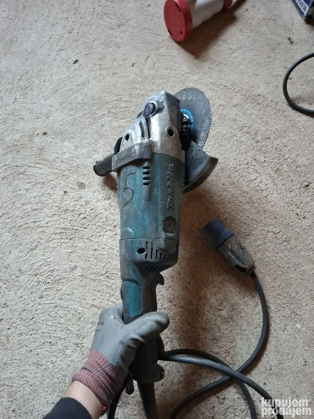 Makita ga9020