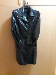 Polovni kožni ženski mantil u odličnom stanju