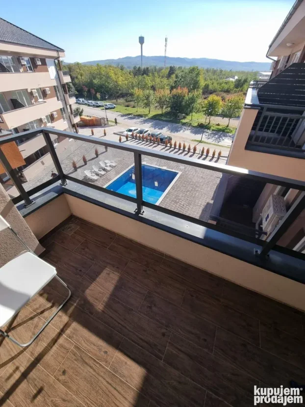 Apartman Nela Srebrno jezero sa bazenom