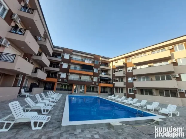 Apartman Nela Srebrno jezero sa bazenom