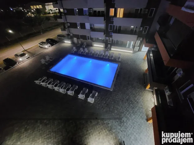 Apartman Nela Srebrno jezero sa bazenom