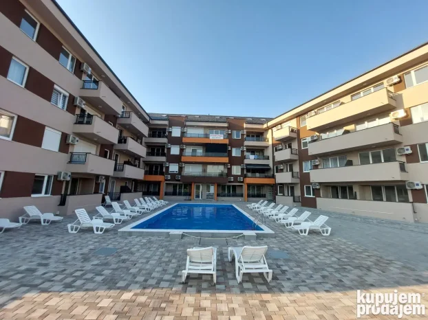 Apartman Nela Srebrno jezero sa bazenom