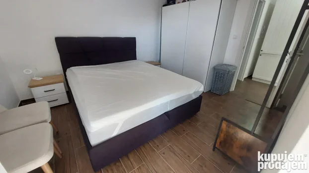 Apartman Nela Srebrno jezero sa bazenom