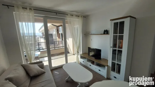 Apartman Nela Srebrno jezero sa bazenom