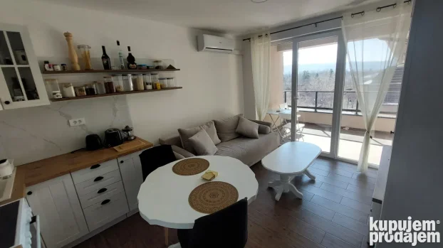 Apartman Nela Srebrno jezero sa bazenom