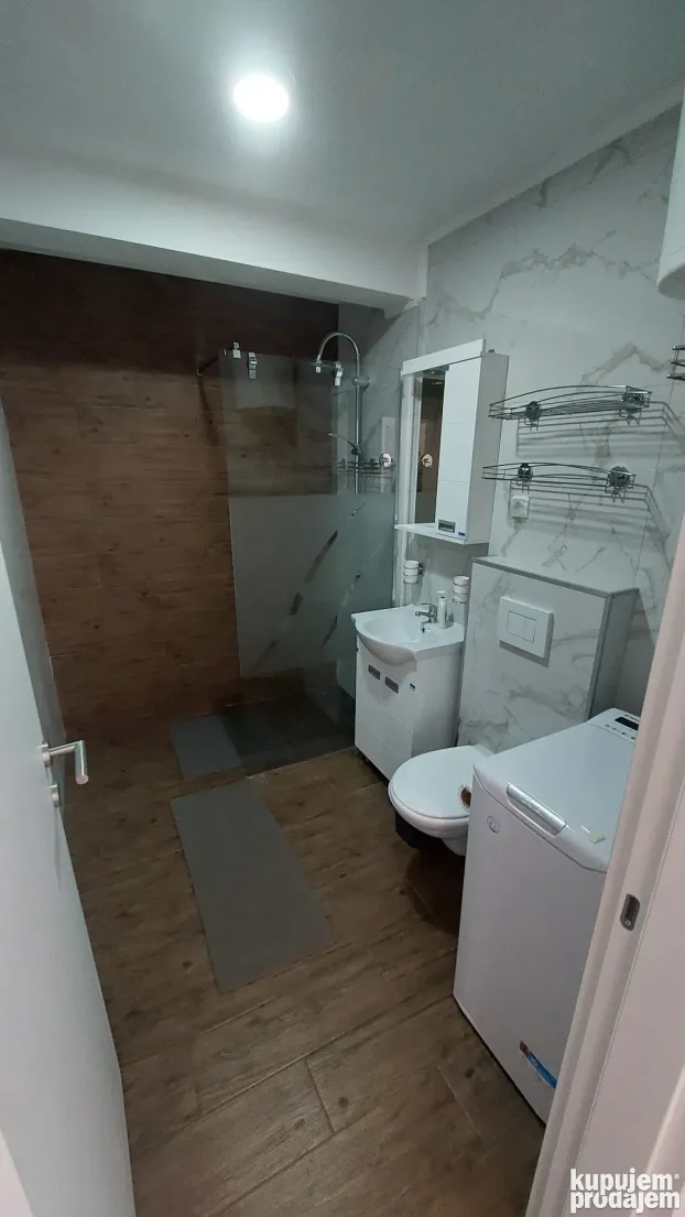 Apartman Nela Srebrno jezero sa bazenom