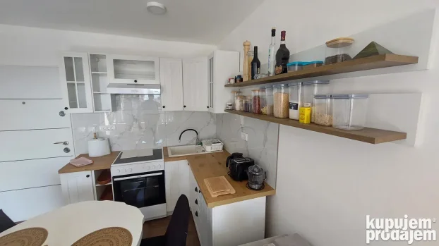 Apartman Nela Srebrno jezero sa bazenom