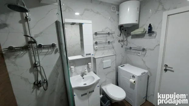 Apartman Nela Srebrno jezero sa bazenom