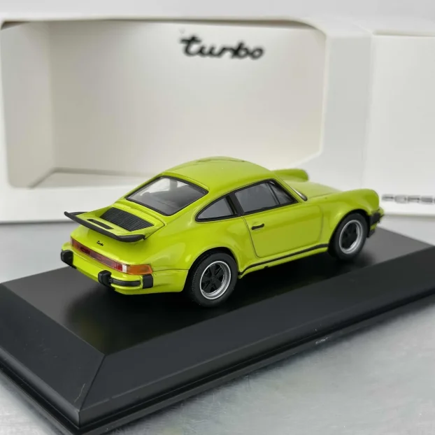 1/43 Original Porsche 911 Turbo 3.0 zeleni