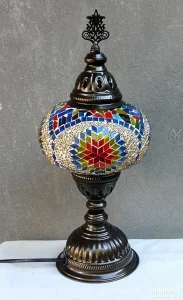 Lampa od šarenog mozaik stakla