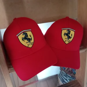 Ferrari kačketi 1kom.=500din