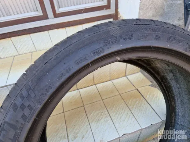 Dve dobre letnje gume 18 ice MICHELIN 245 40 18 sa 5mm šare