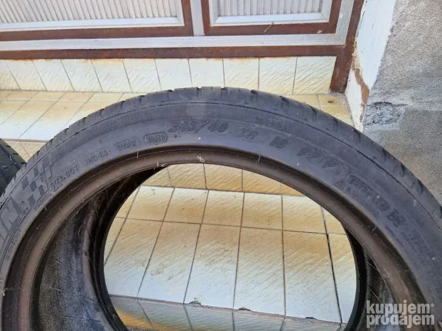 Dve dobre letnje gume 18 ice MICHELIN 245 40 18 sa 5mm šare