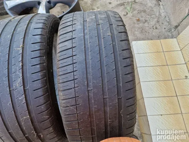 Dve dobre letnje gume 18 ice MICHELIN 245 40 18 sa 5mm šare