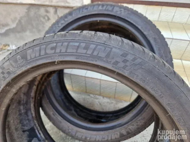 Dve dobre letnje gume 18 ice MICHELIN 245 40 18 sa 5mm šare
