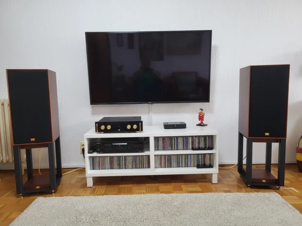 Wharfedale Super Linton sa stalcima