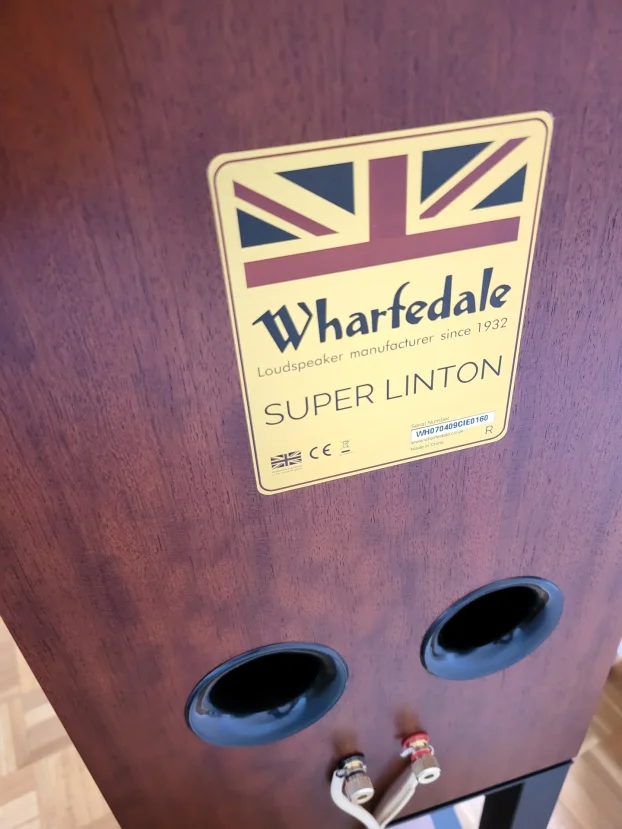 Wharfedale Super Linton sa stalcima