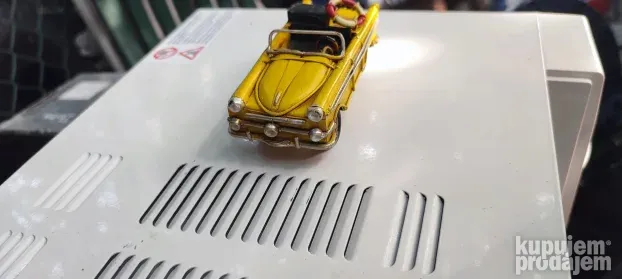 mini maketa auta kabriolet starinski rucni rad