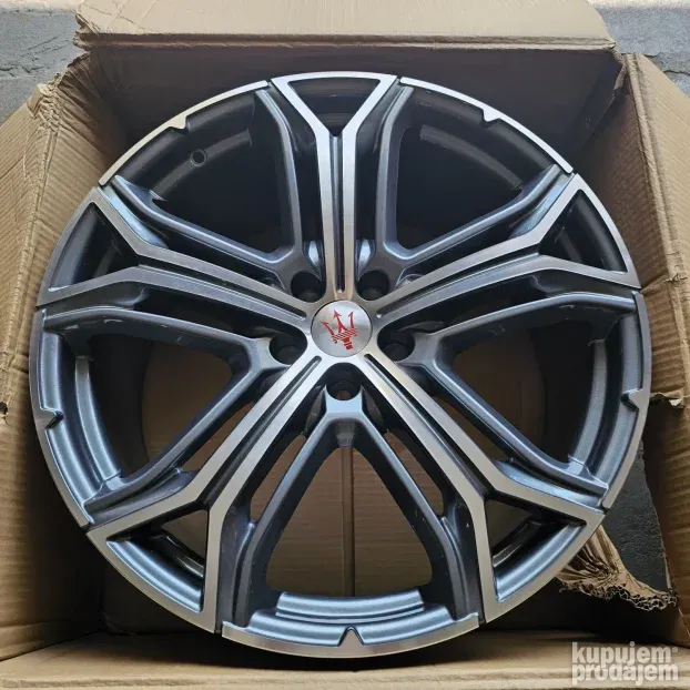 nove alu felne 21 " original maserati levante 5x114.3
