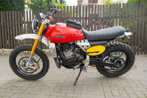 Fantic Caballero 500 scrambler caffe race bobber