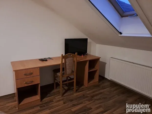 Zemun, Nova Galenika, izdajem sobu za studente