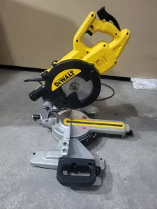 DeWalt DWS773-QS ger potezni