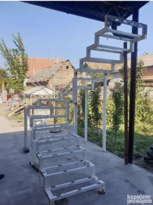 Polovno stepeniste u dva pravca