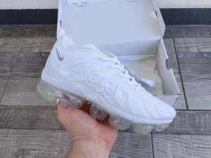 Nike Air VaporMax Plus model White