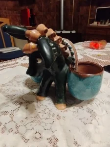 Figura magarca u majolici-20x19cm