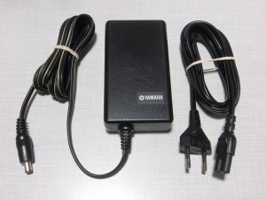 ORIGINAL ispravljač Yamaha PA-300 za klavijature odličan