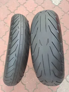 Moto gume pirelli 180/55/17 i 120/70/17 god 2021