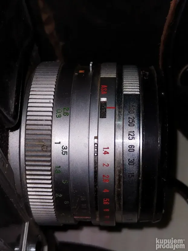 Stari foto aparat YASHICA sa rezervnim delovima ISPRAVAN