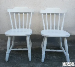 Dve drvene bele stolice