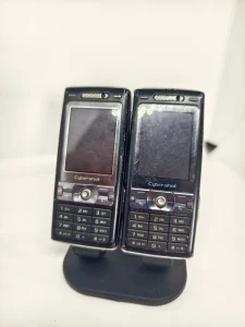 Sony K800i 2 komada + punjač (jedan ne pali)