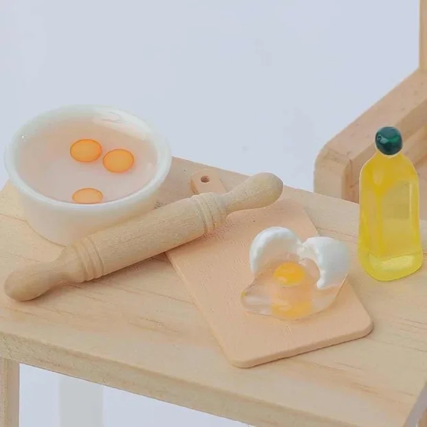 Minijaturni pribor za kucicu sa lutkama