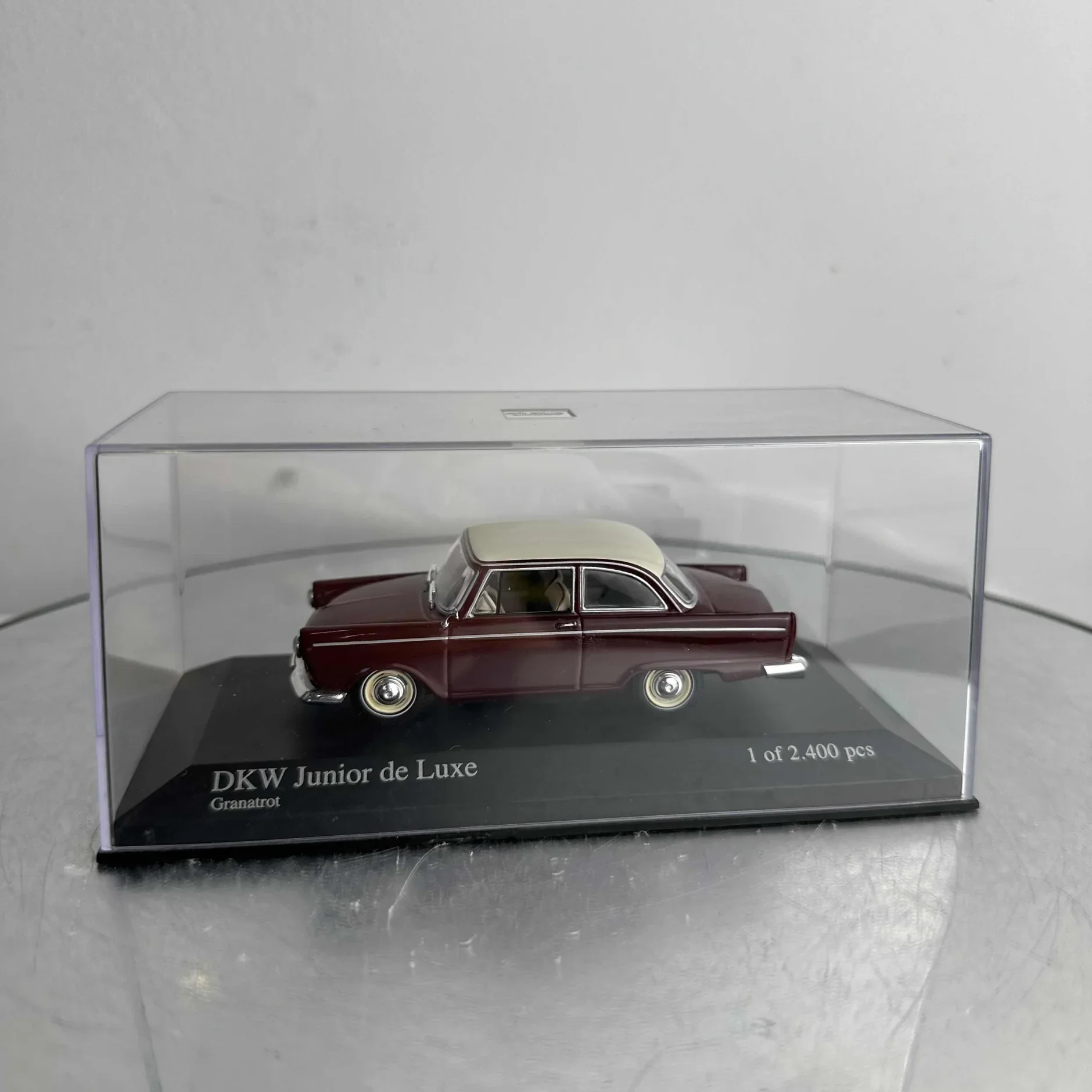 Minichamps DKW Junior De Luxe 1961 Gris – 1/43 – La Classique Allemande Par Audi