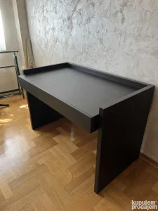 Radni sto za racunar tamno drvo iverica sa fiokom