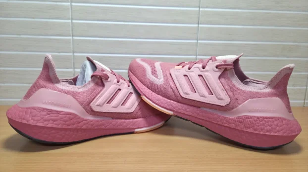 Adidas Ultra Boost 22 Wonder Mauve