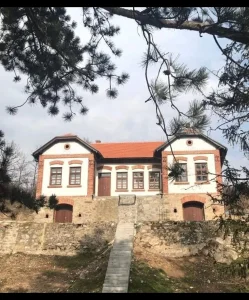 Kuca i imanje sa 20 hektara zemlje