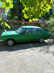 Crajsler avenger 1300.