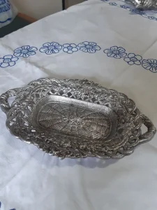 Starinska tacna od aluminijuma , rucni rad