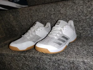 Adidas patike 37.5 decje LIGRA 6 W za odbojku