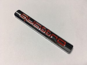 Natpis znak QUATTRO - metalni - sa crveni slovima