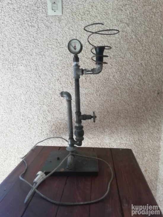 lampa od vodovodnih cevi
